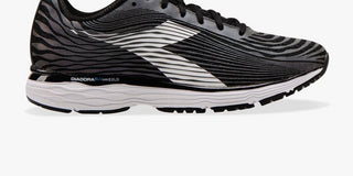 Diadora Men's Mythos Blushield Fly Hip 3 Running Shoes Black/White