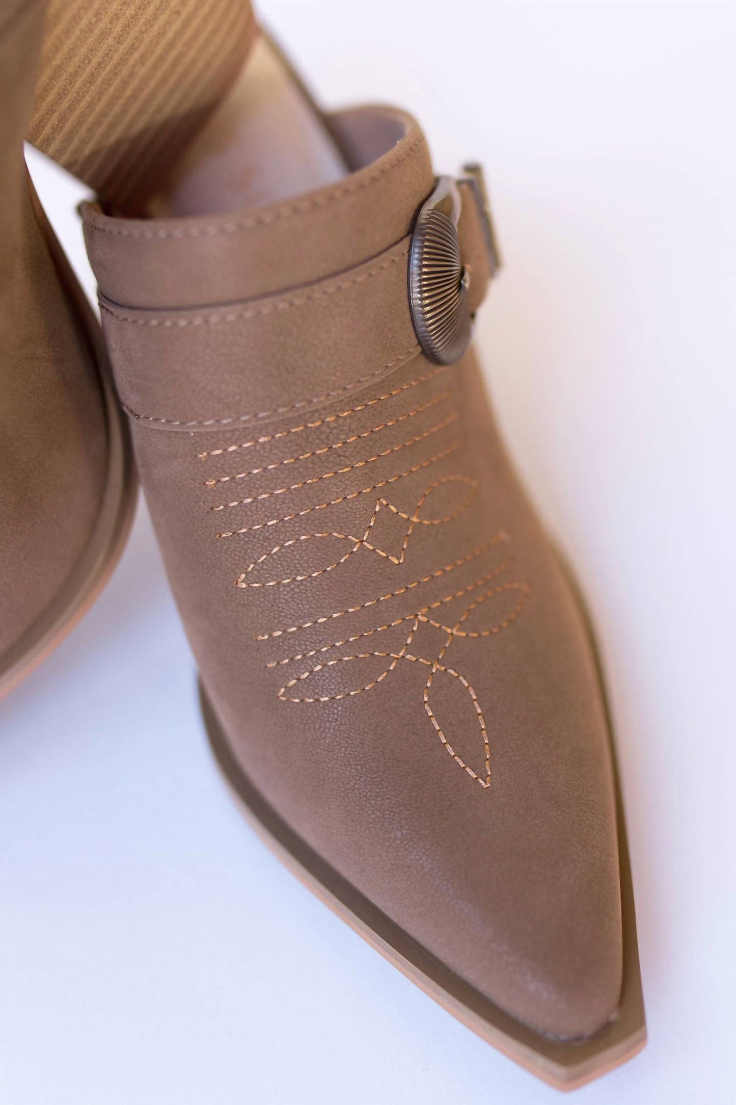 Oasis Society - Dixie Block Heel Mule