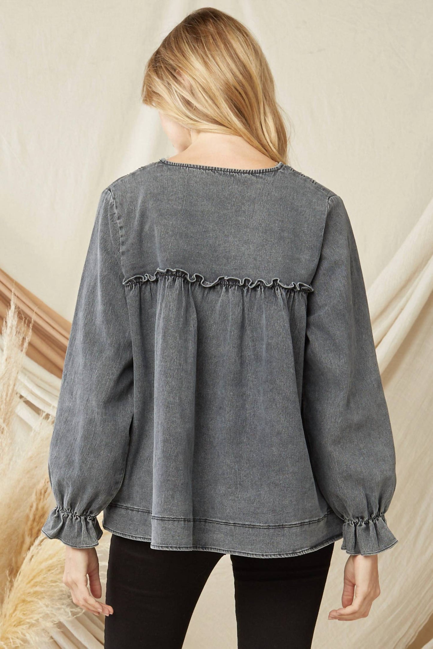 Entro - Ruffled V-neck Top