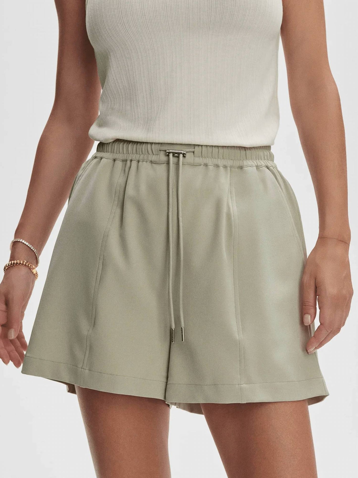 Varley - Esmond Short 3"