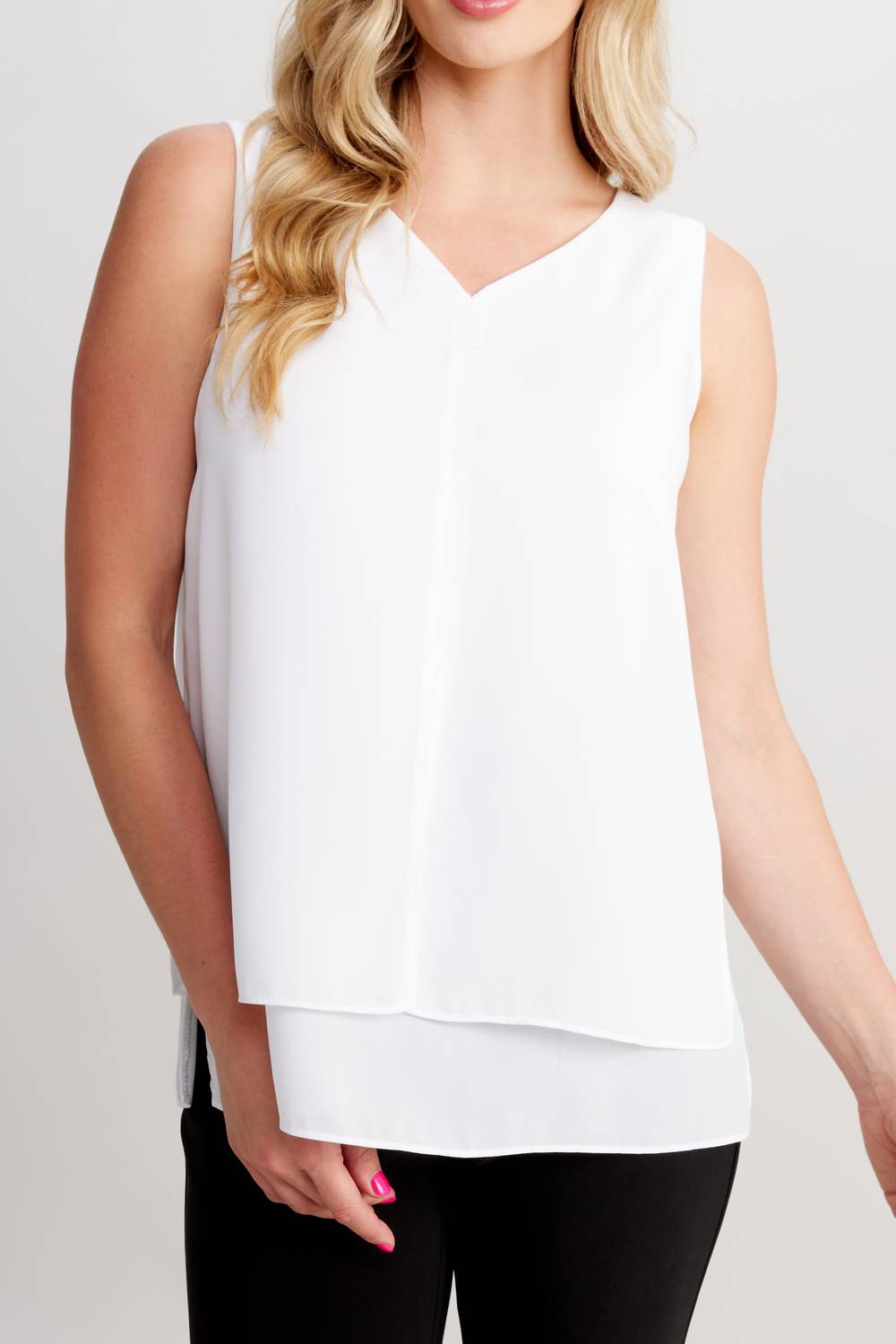 Frank Lyman - V-neck Sleeveless Top