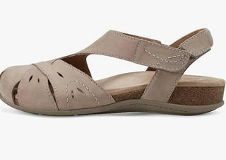 Earth - Women's Birdine Casual Round Toe Slip-on