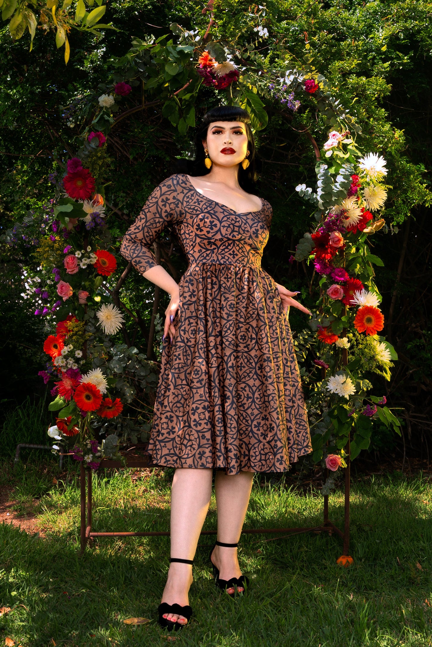 Priscilla Swing Dress in Gold and Black Medallions Print Stretch Twill | Laura Byrnes & Hope Johnstun