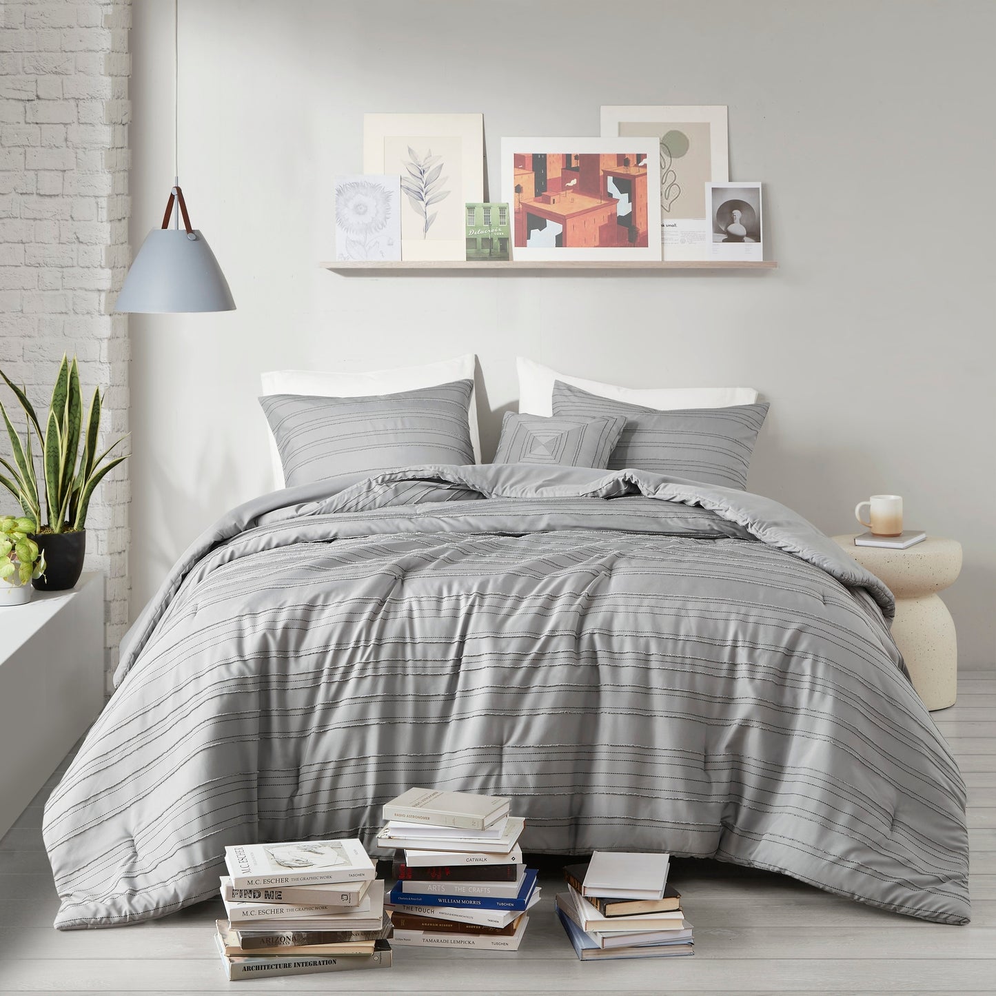 Intelligent Design Milo Cationic Dyed Clip Jacquard Comforter Set with Throw Pillow