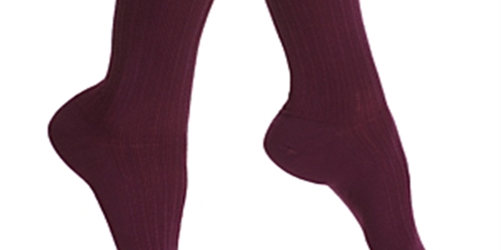 Hue Women's Scalloped Pointelle Crew Socks Burgundy One Size