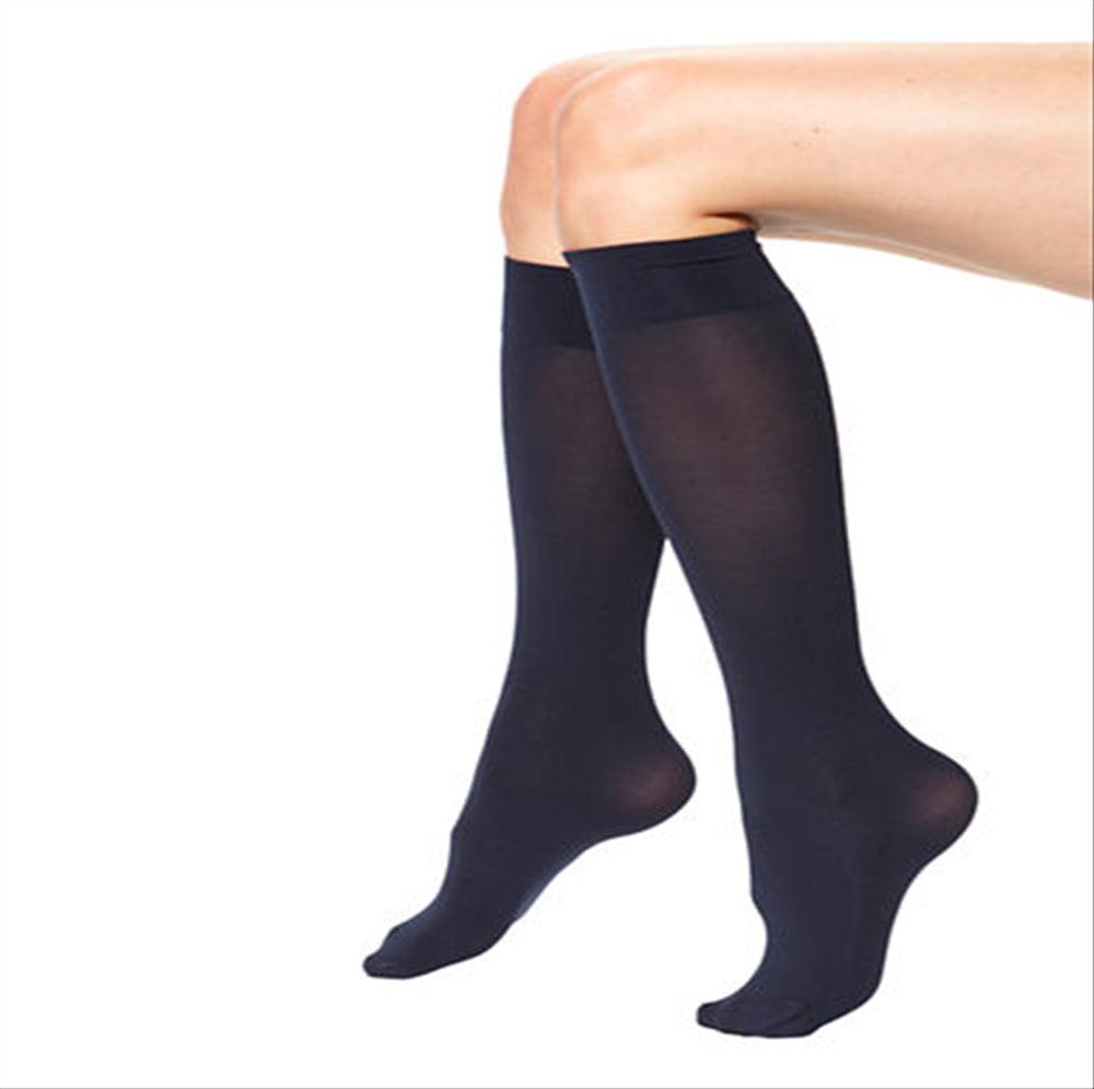 Hue Women's Soft Opaque Knee High Size M/L