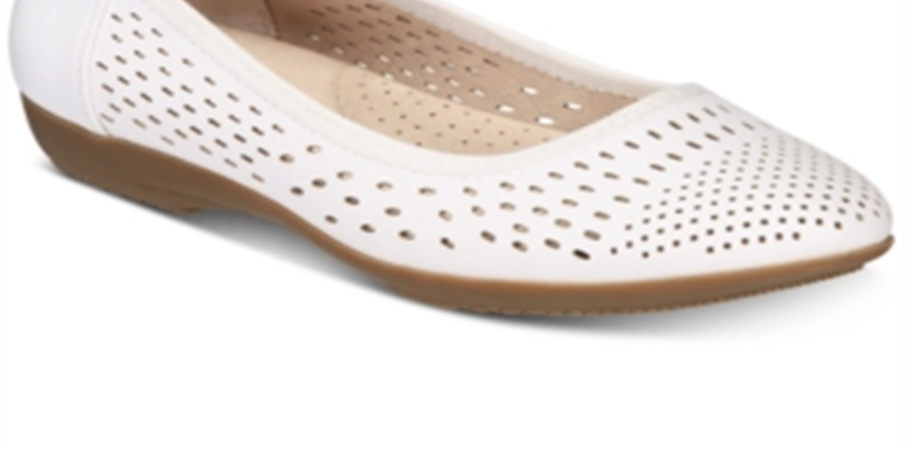 Women's Cliffs by White Mountain Carrie Flat White Size 8H