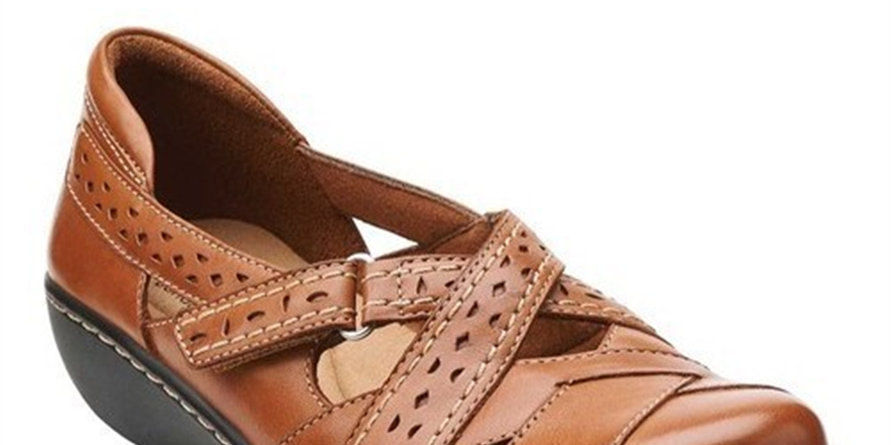 Clarks Women's Ashland Spin Shoes Brown Size -8.5 M