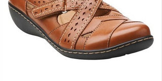 Clarks Women's Ashland Spin Shoes Brown Size -8.5 M