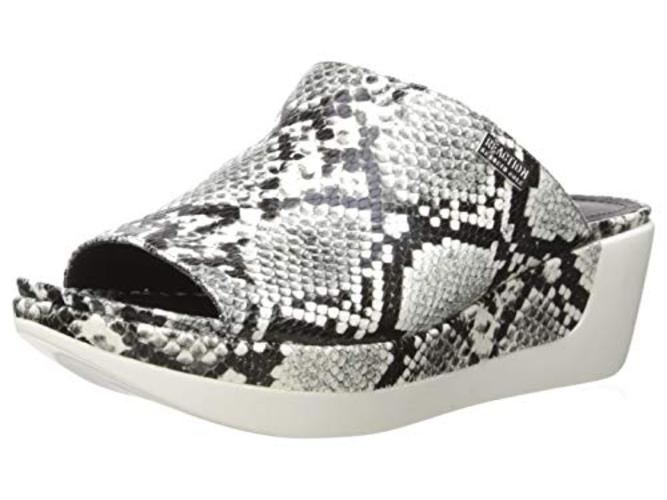 Kenneth Cole Reaction Women's Snake Embossed Pepea Slide Sandals White Size 10 M