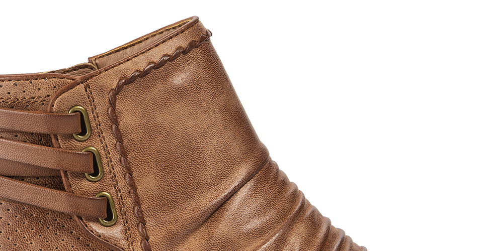 Baretraps Women's Gineva Booties Auburn Brown Size 6M