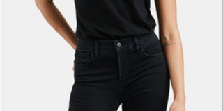 Levi's Women's Tee Shirts New 'New York' Batwing Logo Perfect Crewneck Tee Black Size M