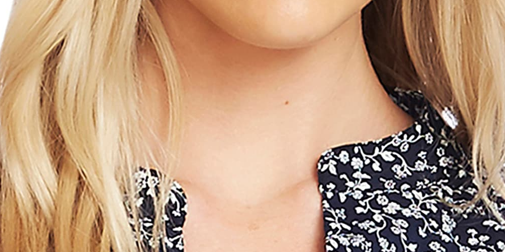 Vince Camuto Women's Long Sleeve Ditsy Vines Split Neck Blouse Blue Size Small