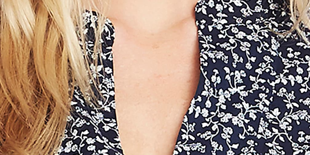 Vince Camuto Women's Long Sleeve Ditsy Vines Split Neck Blouse Blue Size Small