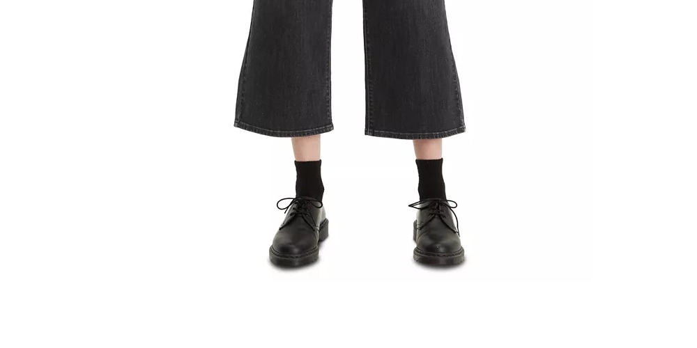 Levi's Women's Super Wide Leg Cropped Jeans Black Size 26