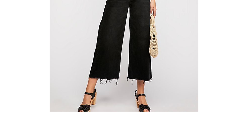 Levi's Women's Classic Cropped Wide Leg Jeans Black Size 4