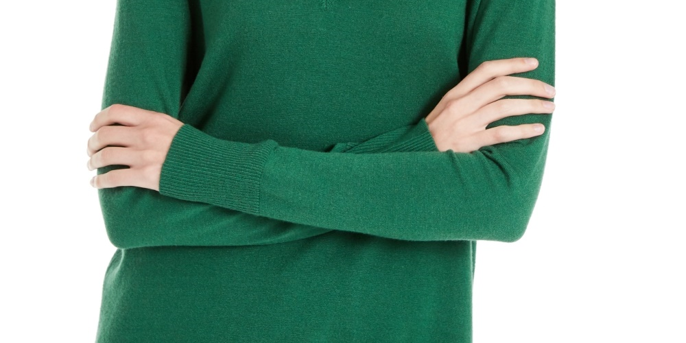 Maison Women's Jules V Neck Sweater Green Size Medium