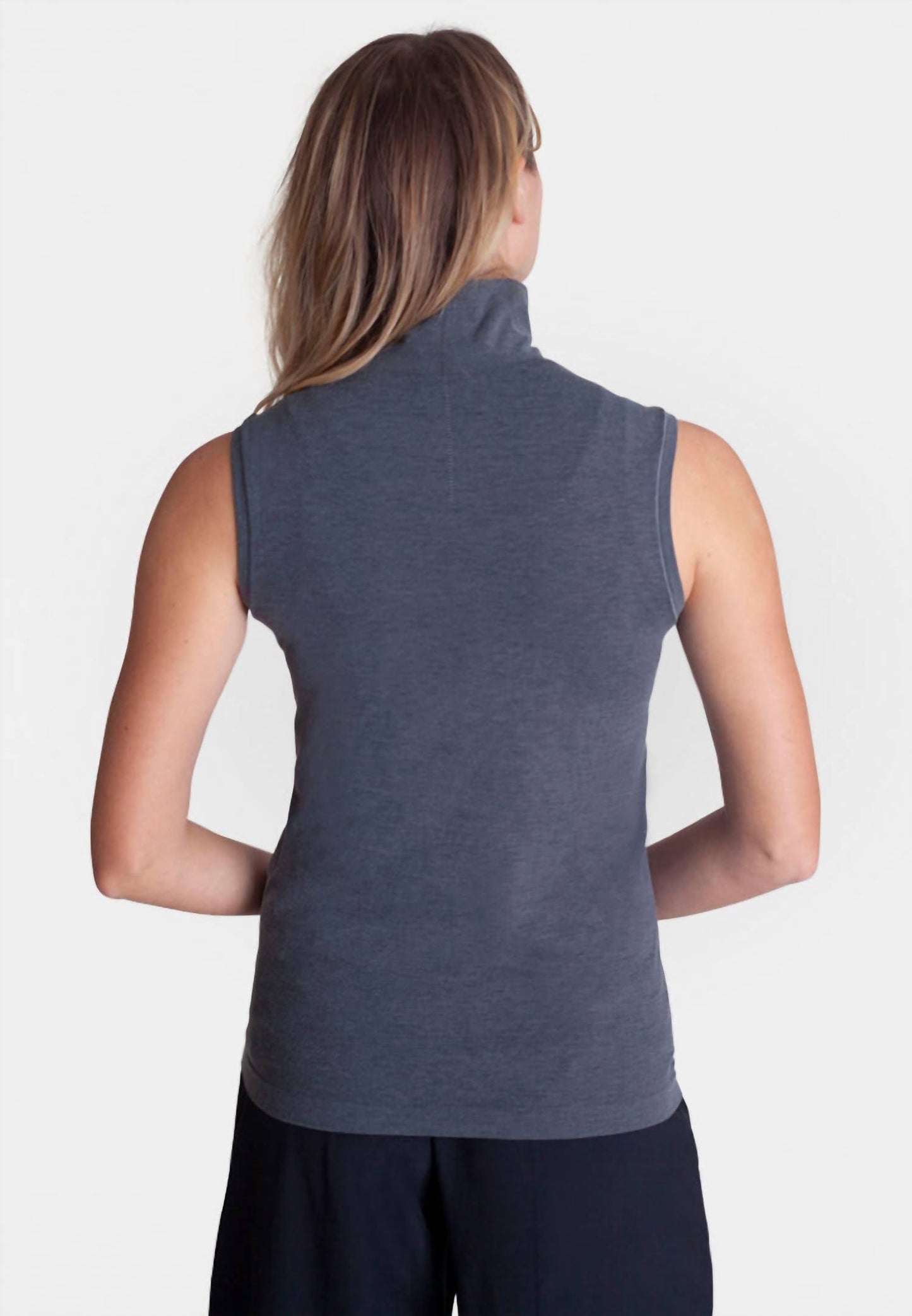 Buki - Sleeveless Turtleneck Shirt