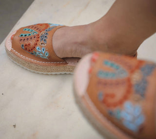 Numa By Spanians - Women's Embroidery Wedge Sandal Narrow