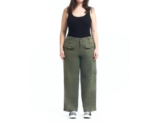 1822 Denim - Kasey Wide Leg Cargo Pants - Plus