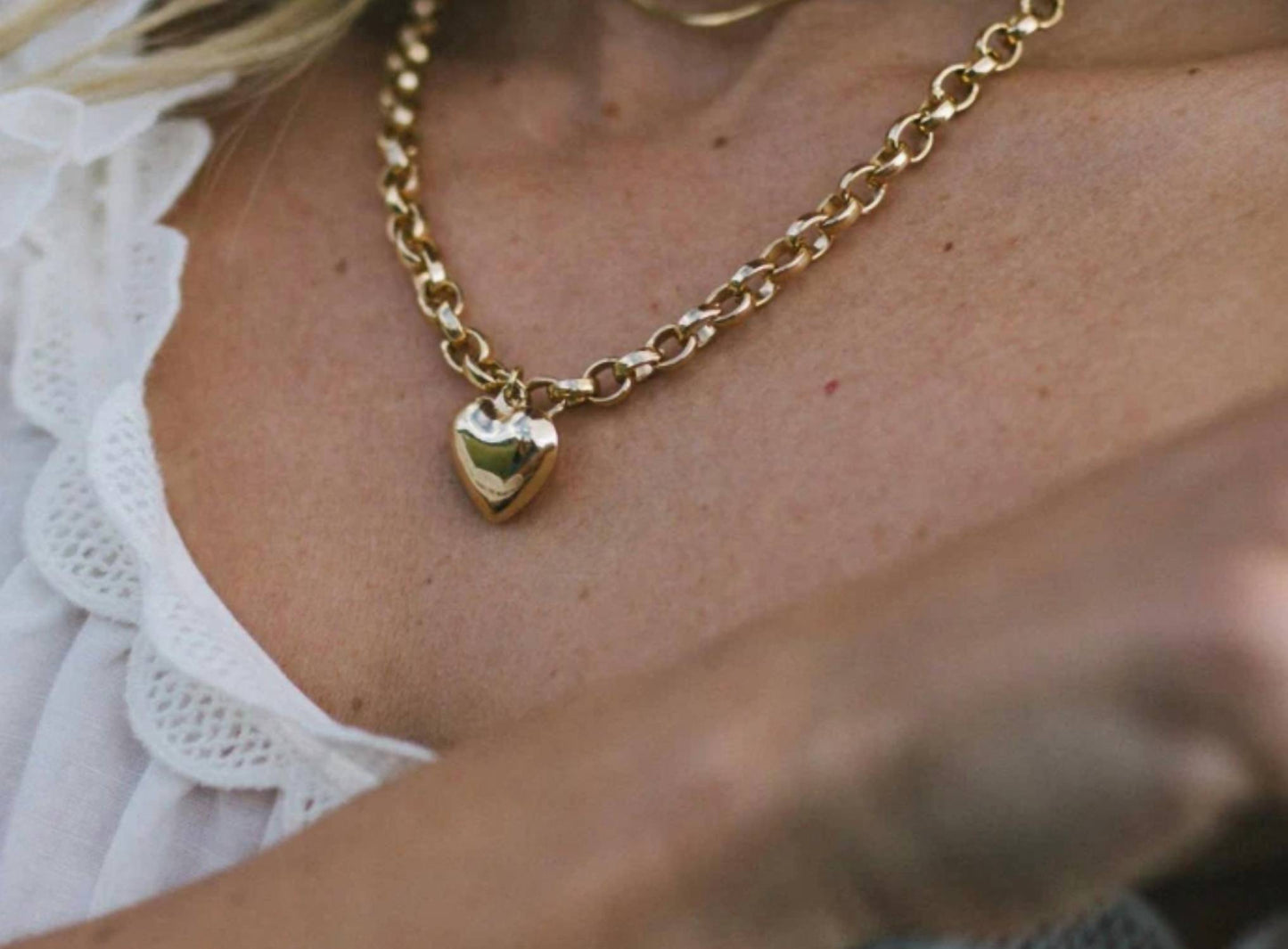 Alexa Leigh - Women's Puff Love Necklace