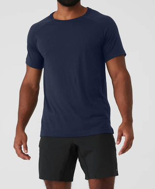 Alo Yoga - Triumph Crew Neck Tee
