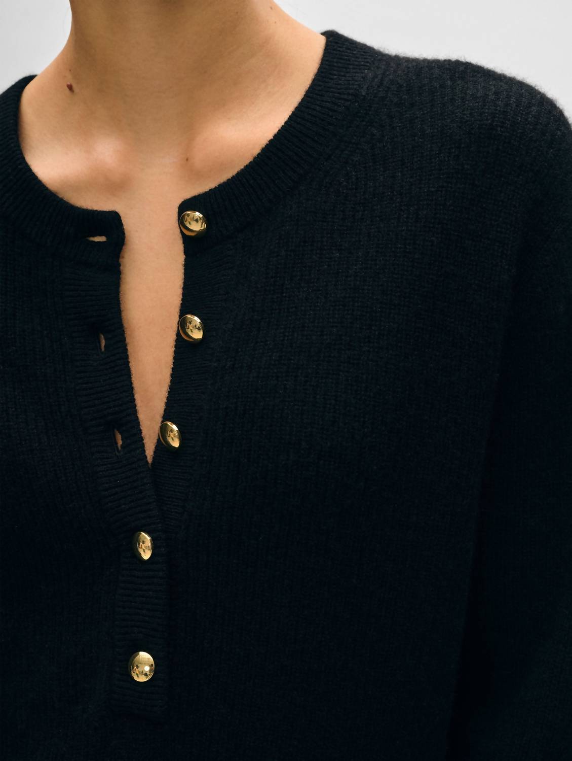 White + Warren - Cashmere Ribbed Gold Button Henley