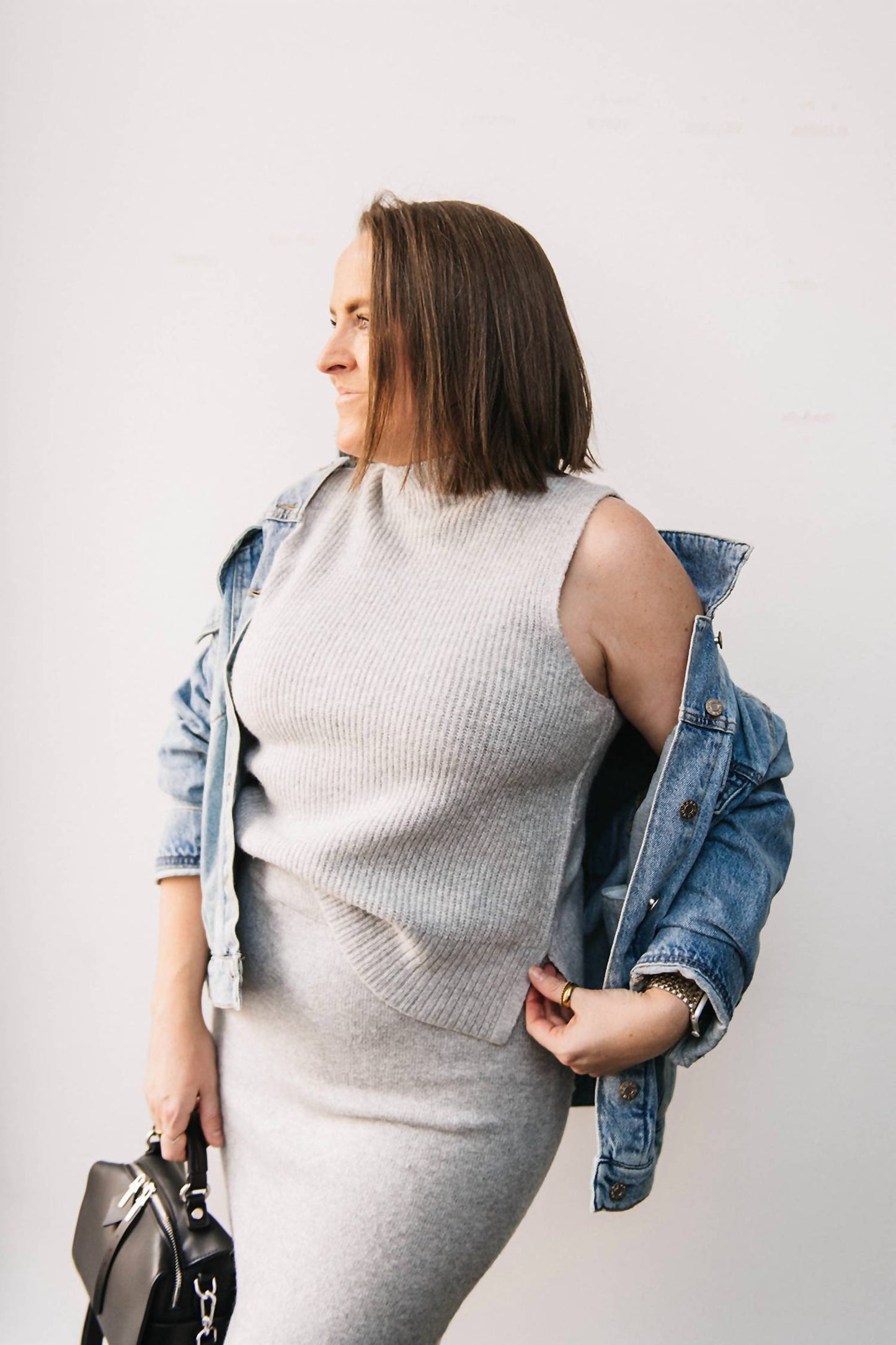 Black Tape - MOCKNECK SLEEVELESS SWEATER