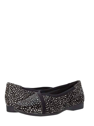 Clarks - Women's Un Darcey Ease 2 Ballet Flats - Wide Width