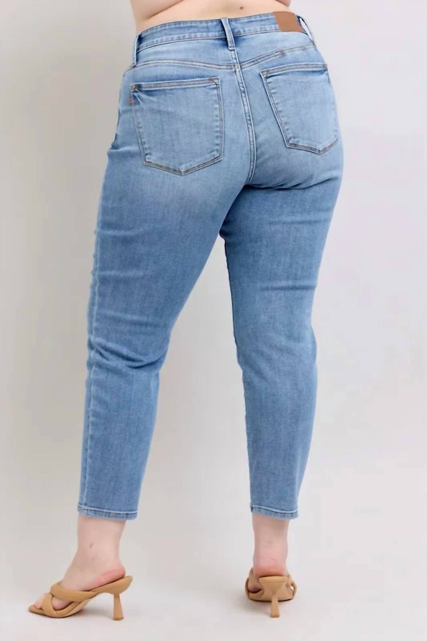 Judy Blue - Mid Rise Vintage Wash Slim Jeans