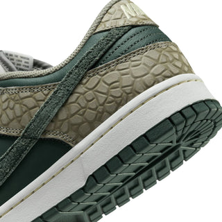 Nike - Men's Dunk Low Retro Premium Sneakers