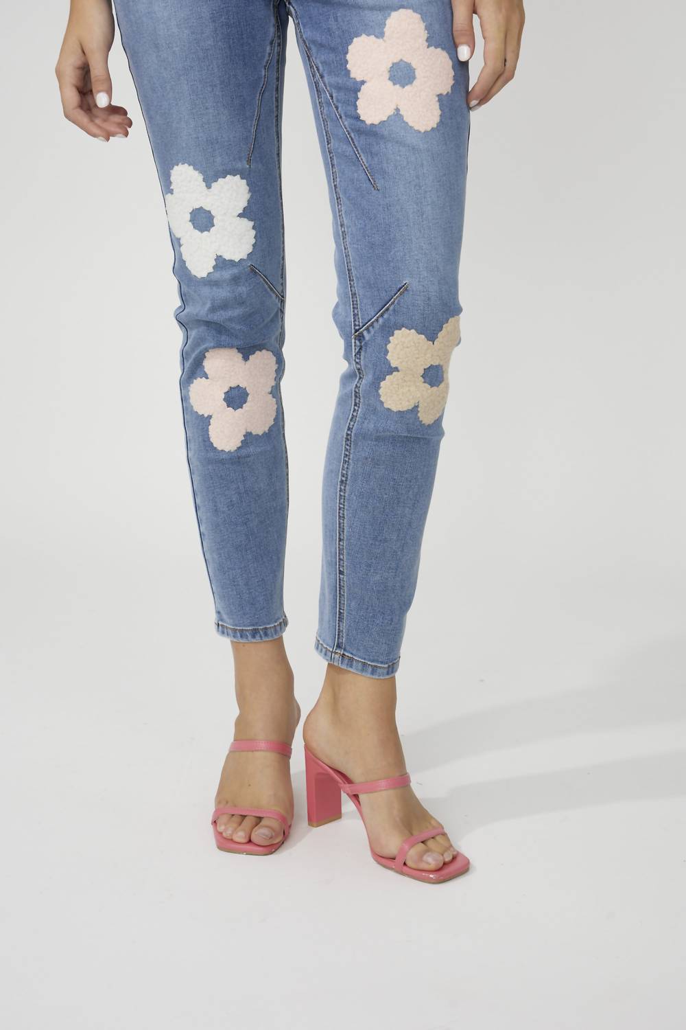 Frank Lyman - Floral Embroidered Skinny Jeans