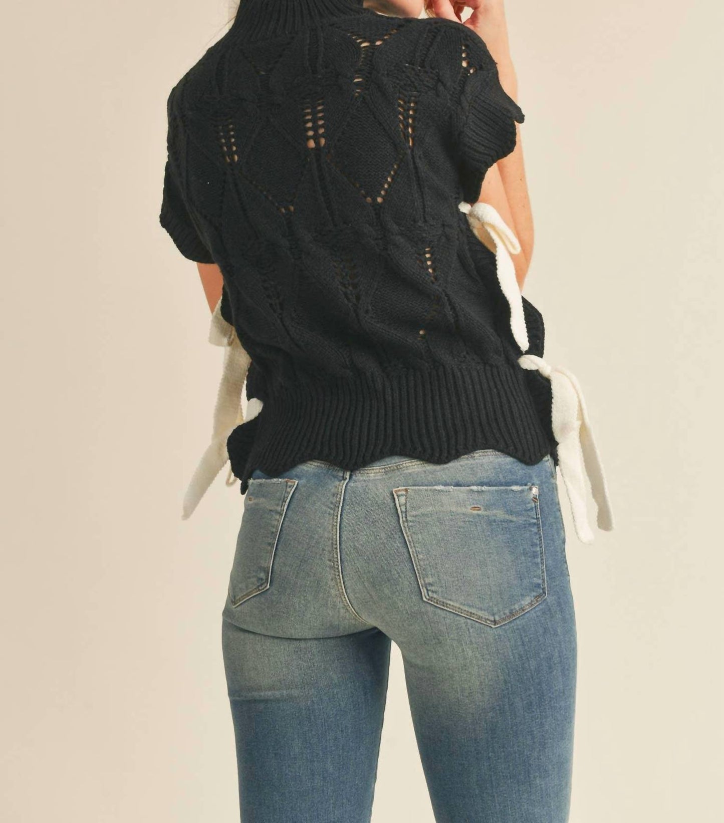 &Merci - Mock Neck Cropped Sweater Vest