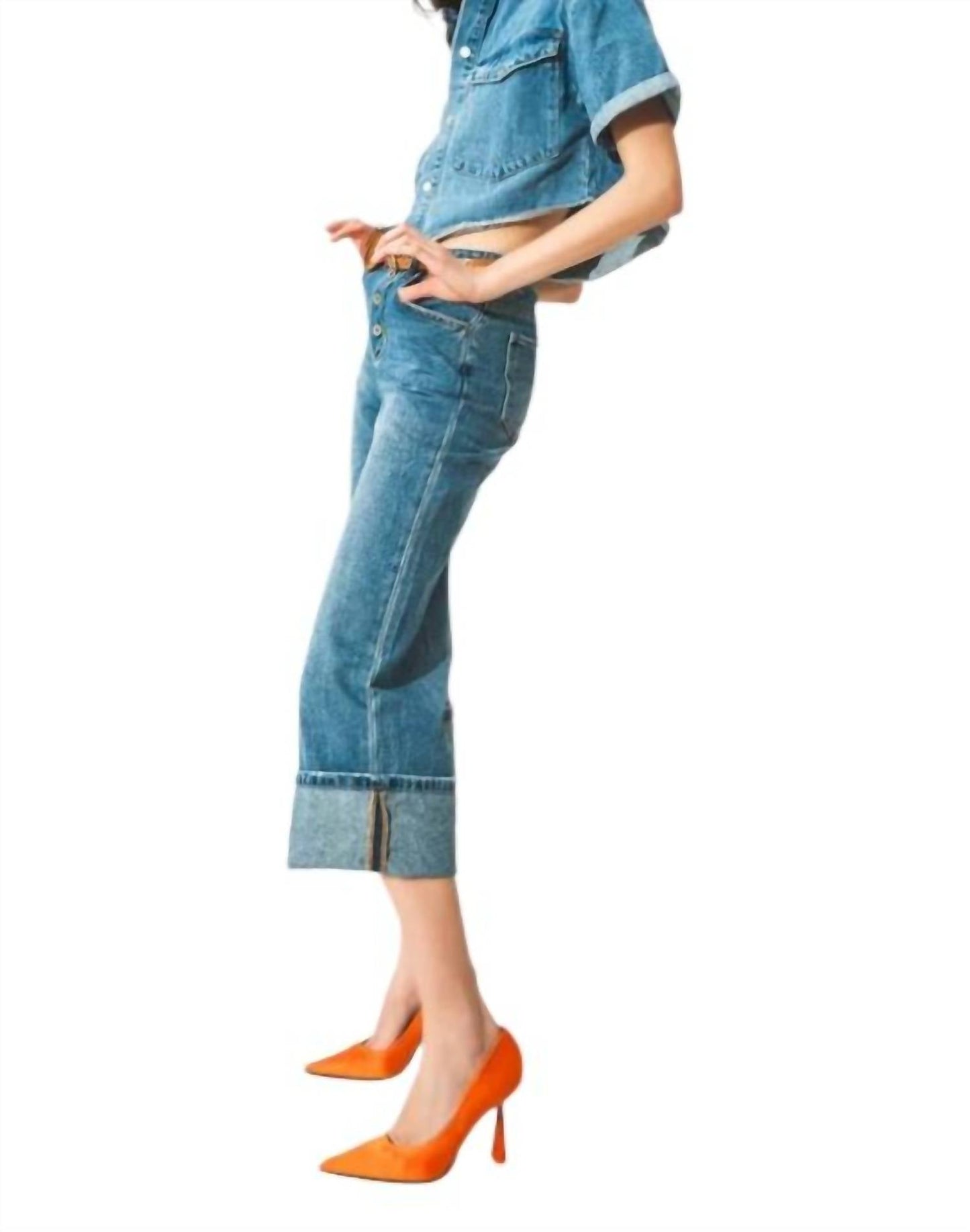 Q2 - Relaxed Jeans with Rolled Hem and Exposed Buttons