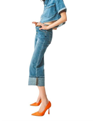 Q2 - Relaxed Jeans with Rolled Hem and Exposed Buttons