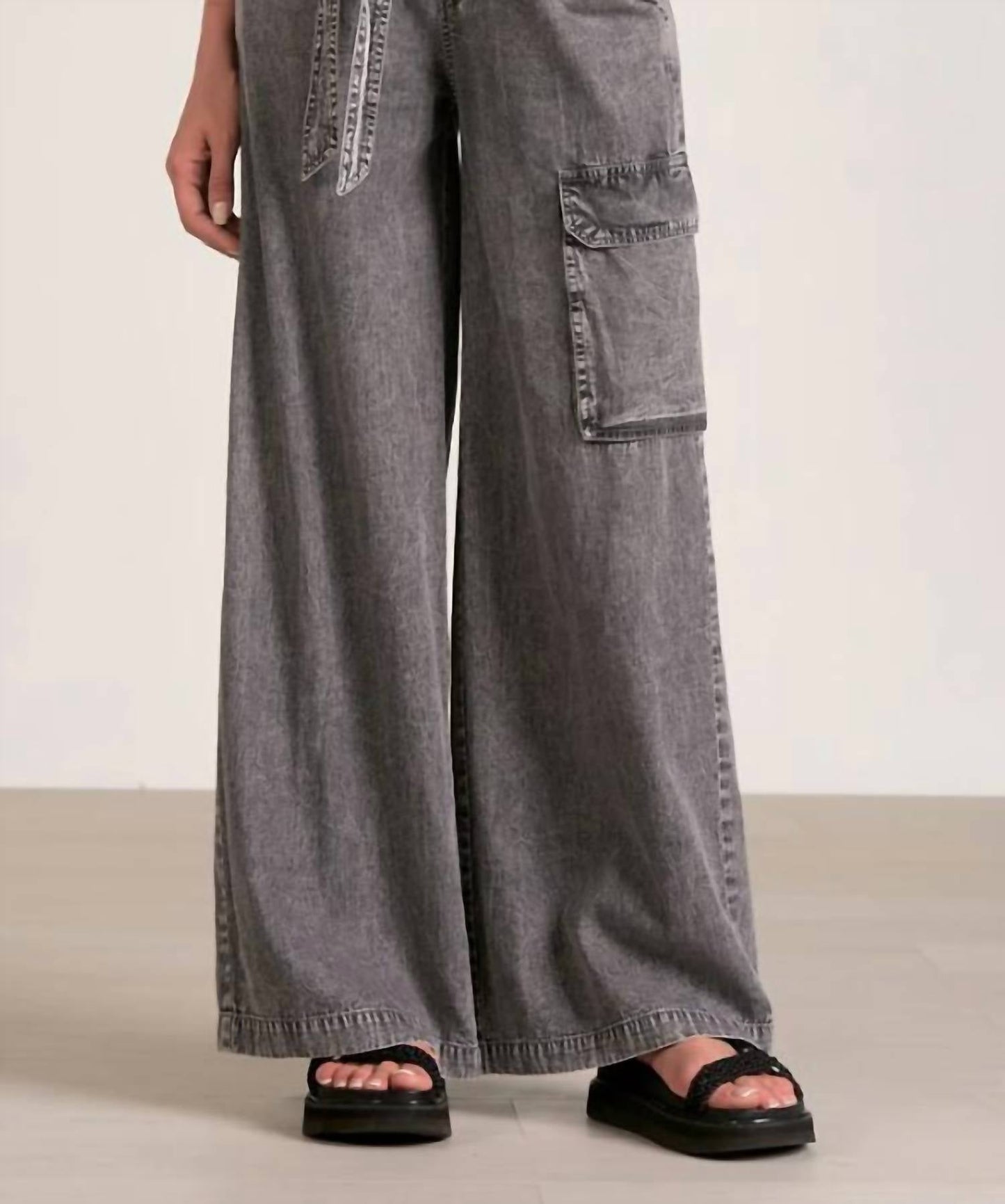 Elan - Women's Rosewood Wide Leg Cargo Pants
