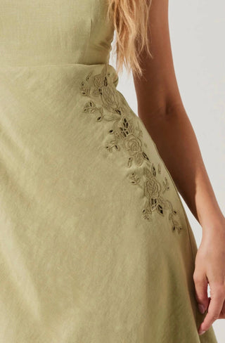 Astr - Leocadia Embroidered Puff Sleeve Dress