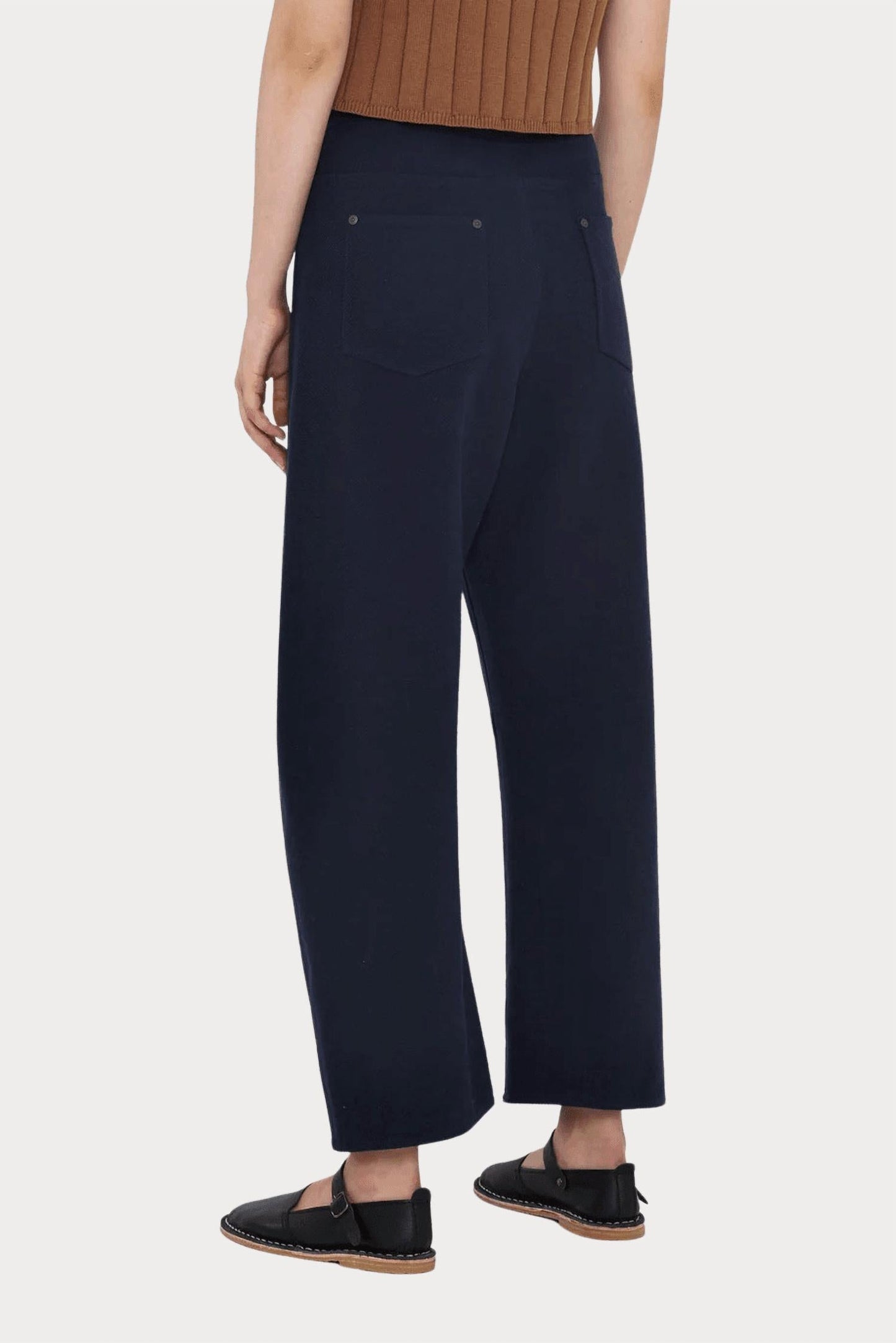 7115 By Szeki - Relaxed Curve Legged Trouser
