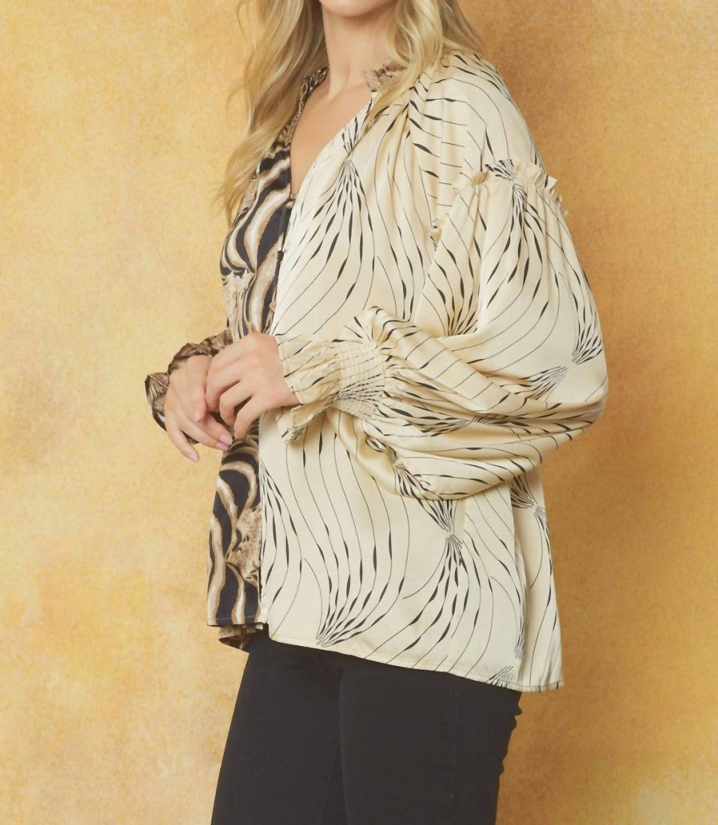 Entro - Contrast Print V-Neck Blouse