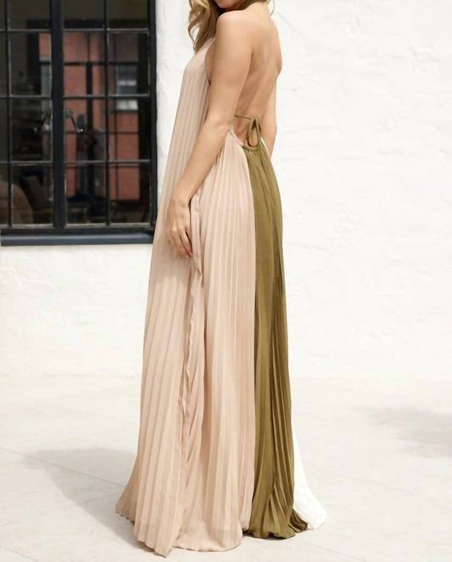 Eb Luxe - Halter Color Block Pleated Maxi Dress