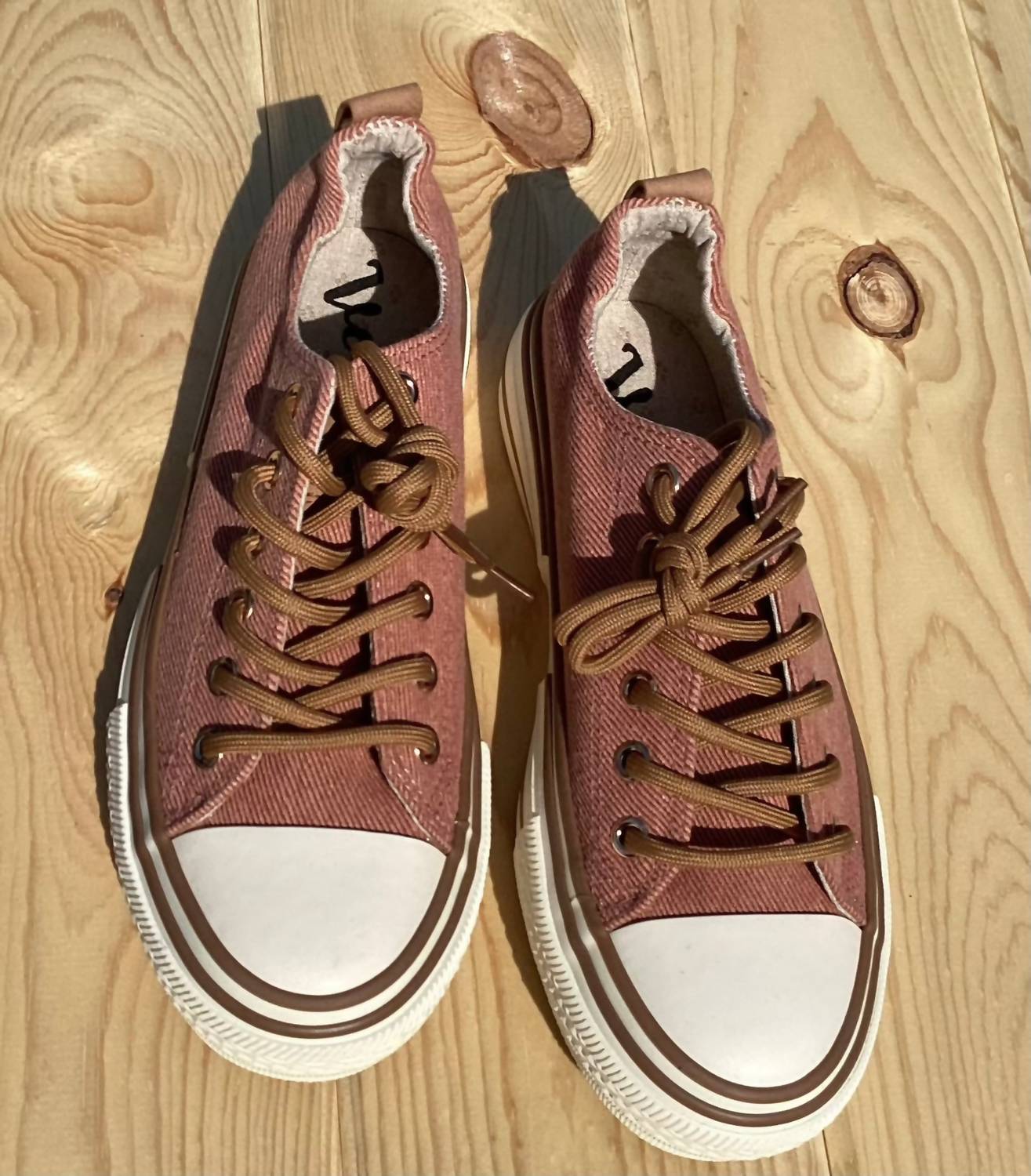 Very G - Women's Driana Sneaker