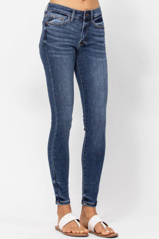 Judy Blue - Mid Rise With Handsand Skinny Jeans