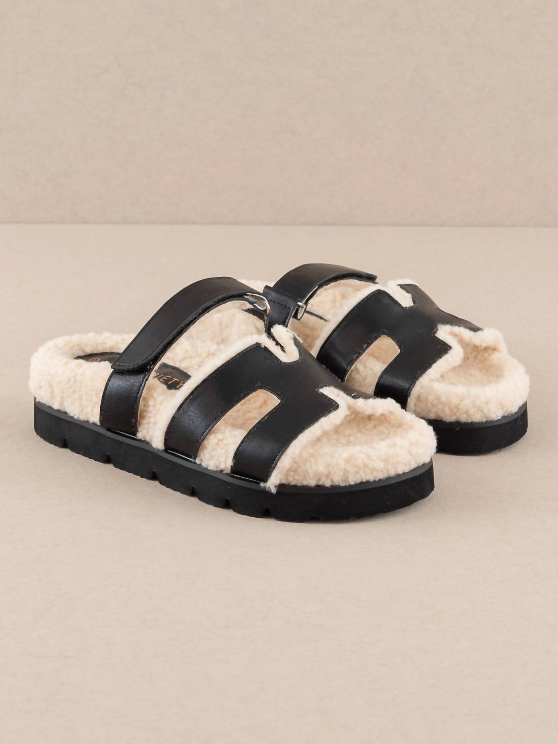 Oasis Society - Women's Faux Shearling Slide Sandal