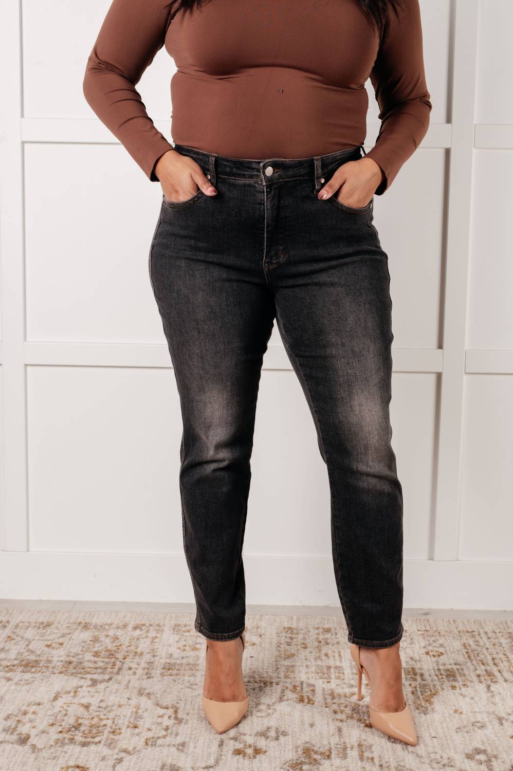 Judy Blue - Mid Rise Control Top Slim Jeans