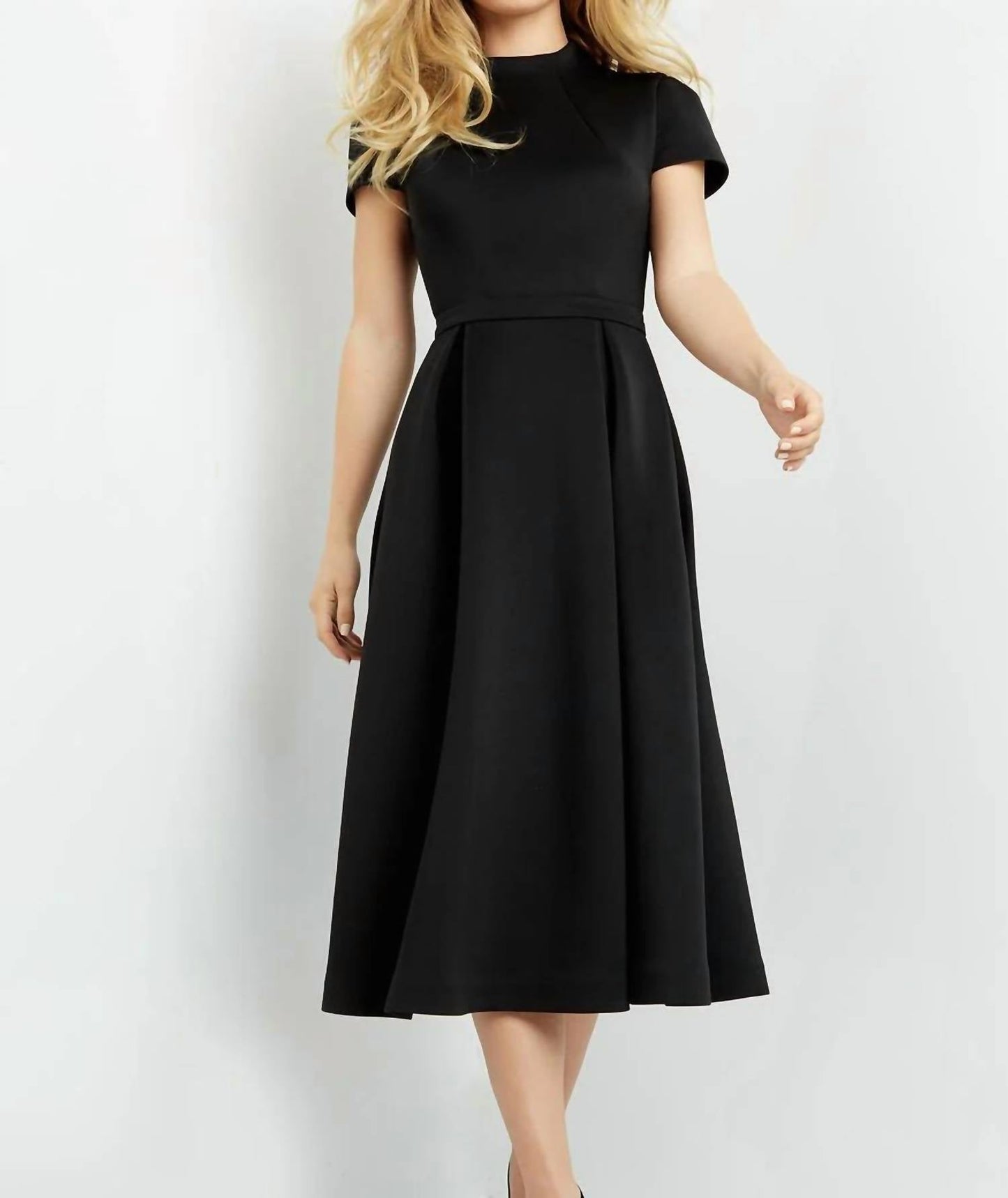 Jovani - Knee-length Cocktail Dress