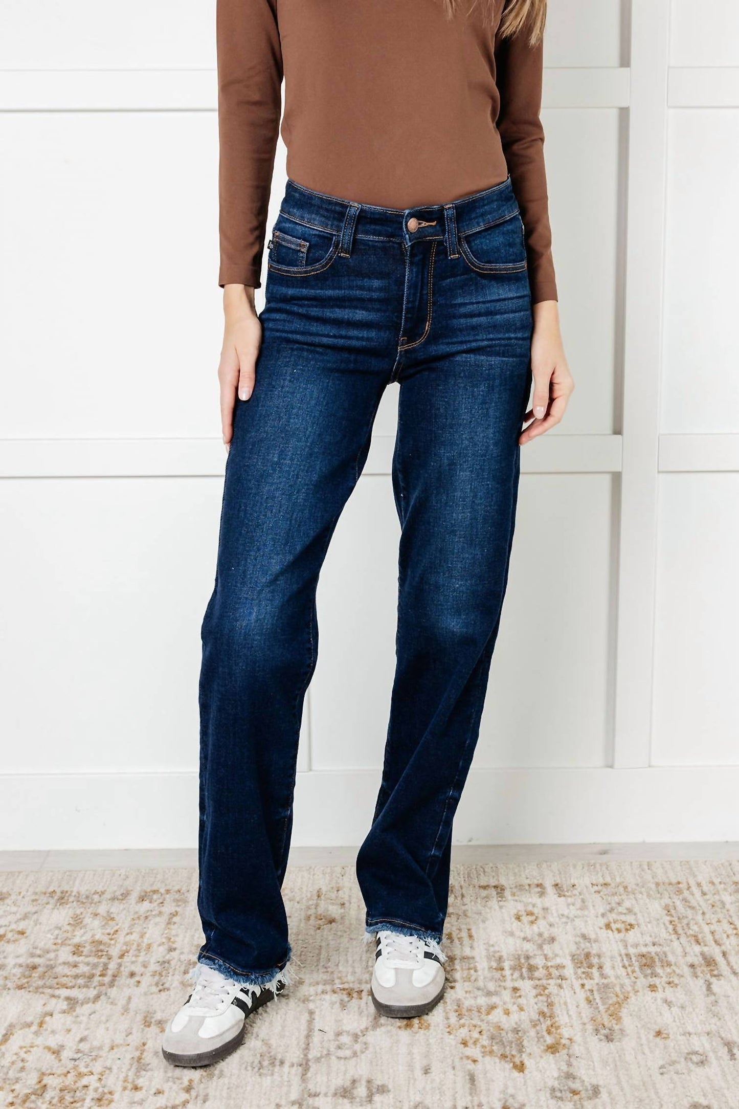 Judy Blue - Mid Rise Frayed Hem Straight Leg Jean