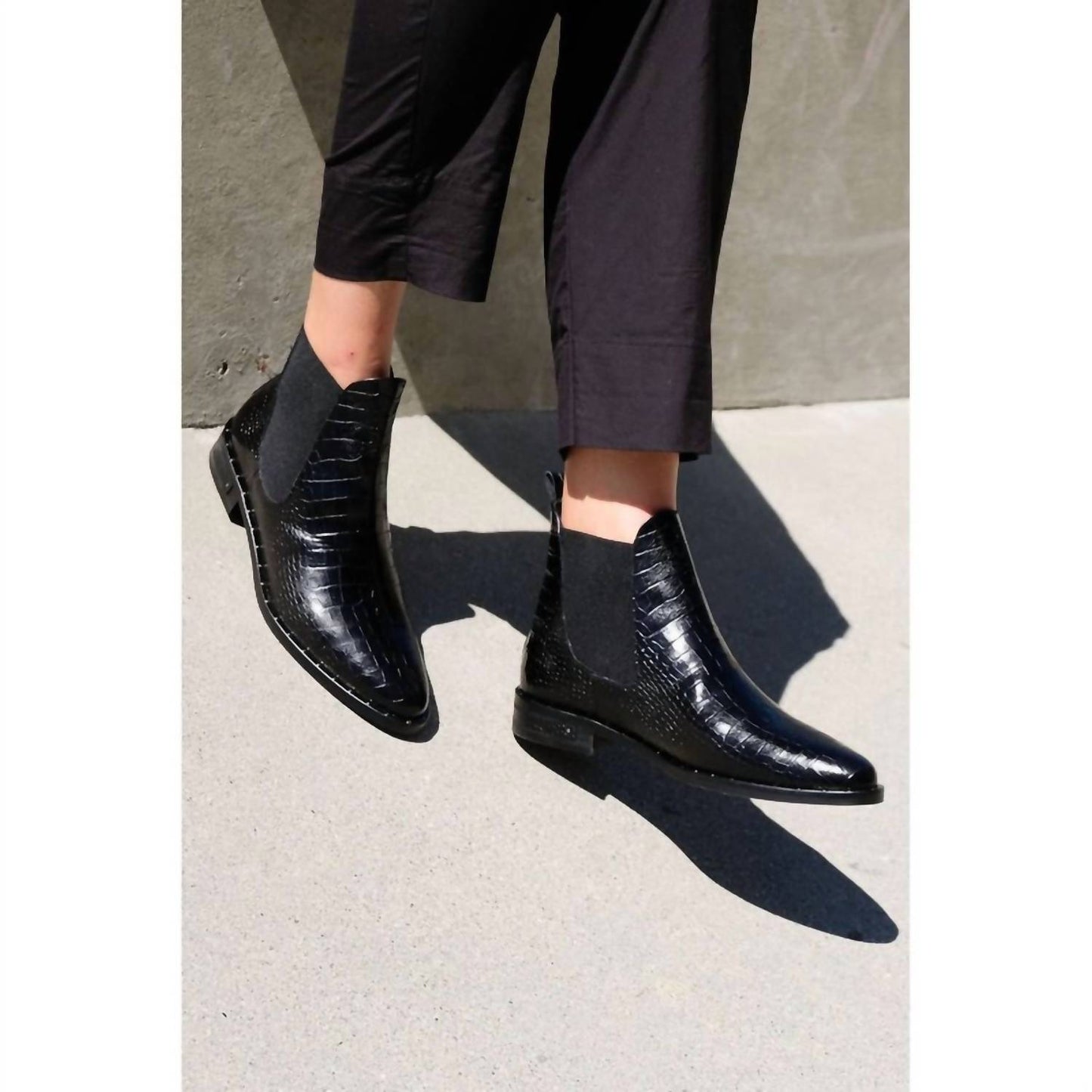 Freda Salvador - Women's Sleek Chelsea Ankle Boot