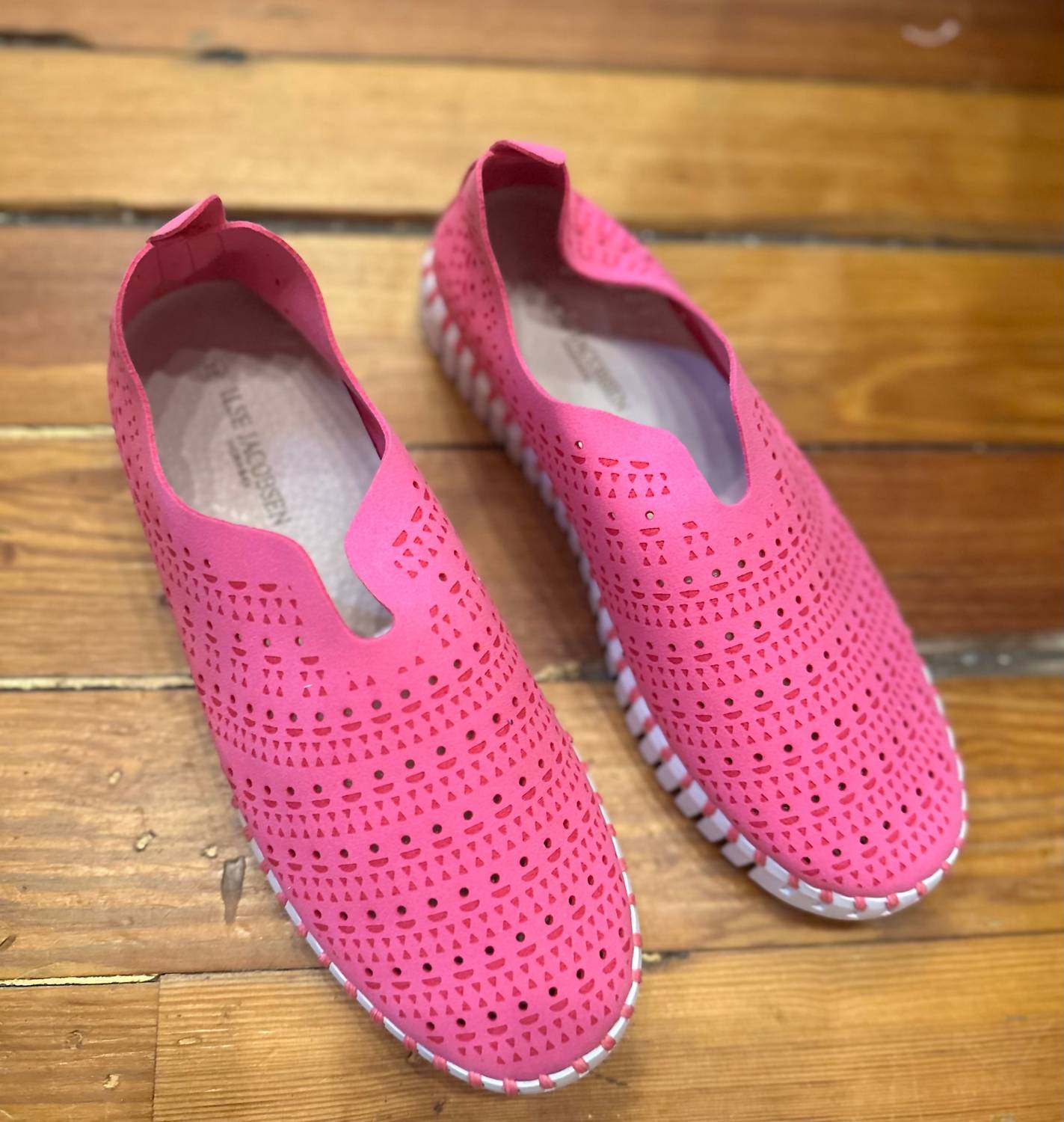 Ilse Jacobsen - Women's Scalloped Slip On Sneaker