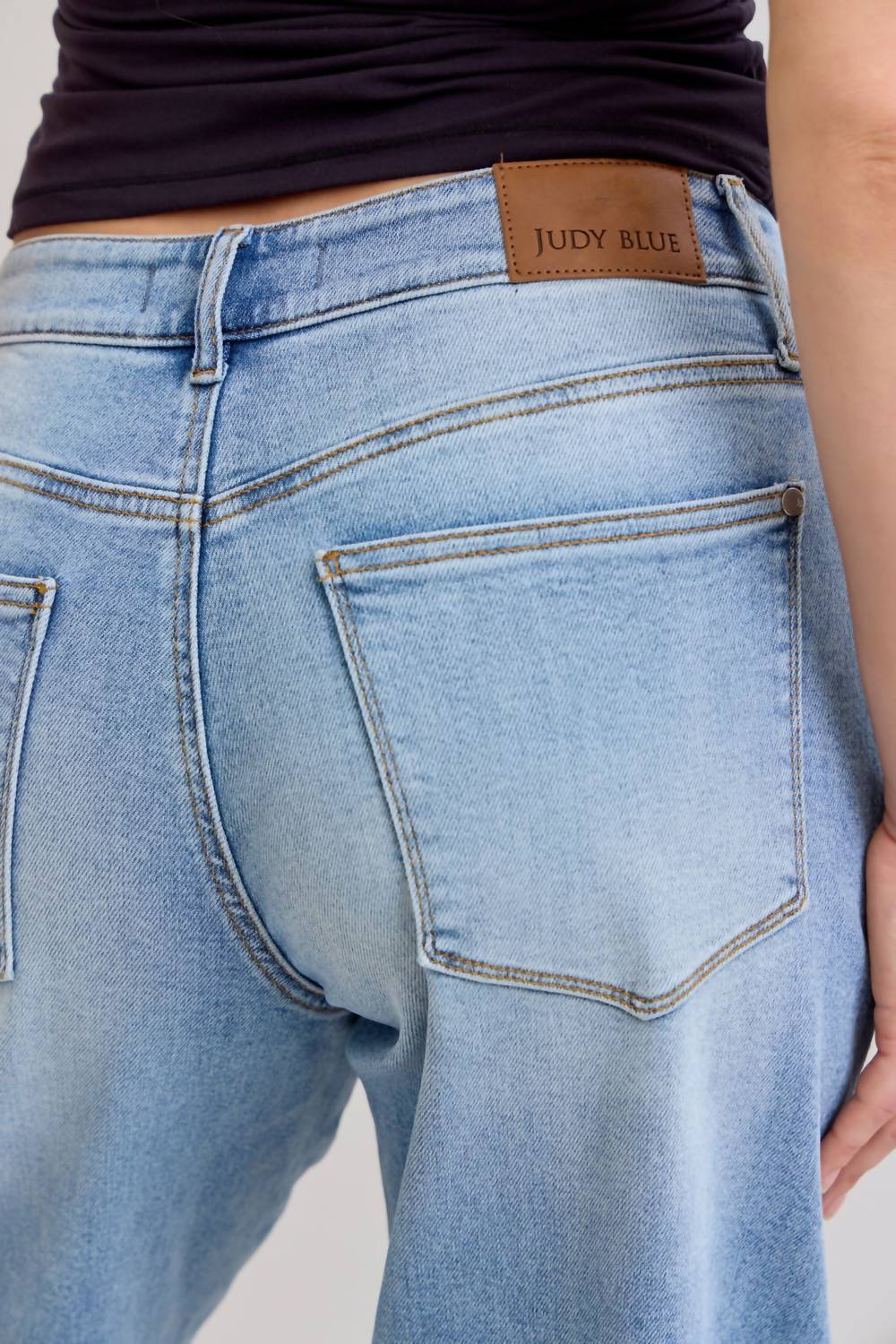 Judy Blue - High Waisted Wilhelmina Rigid Magic Jeans