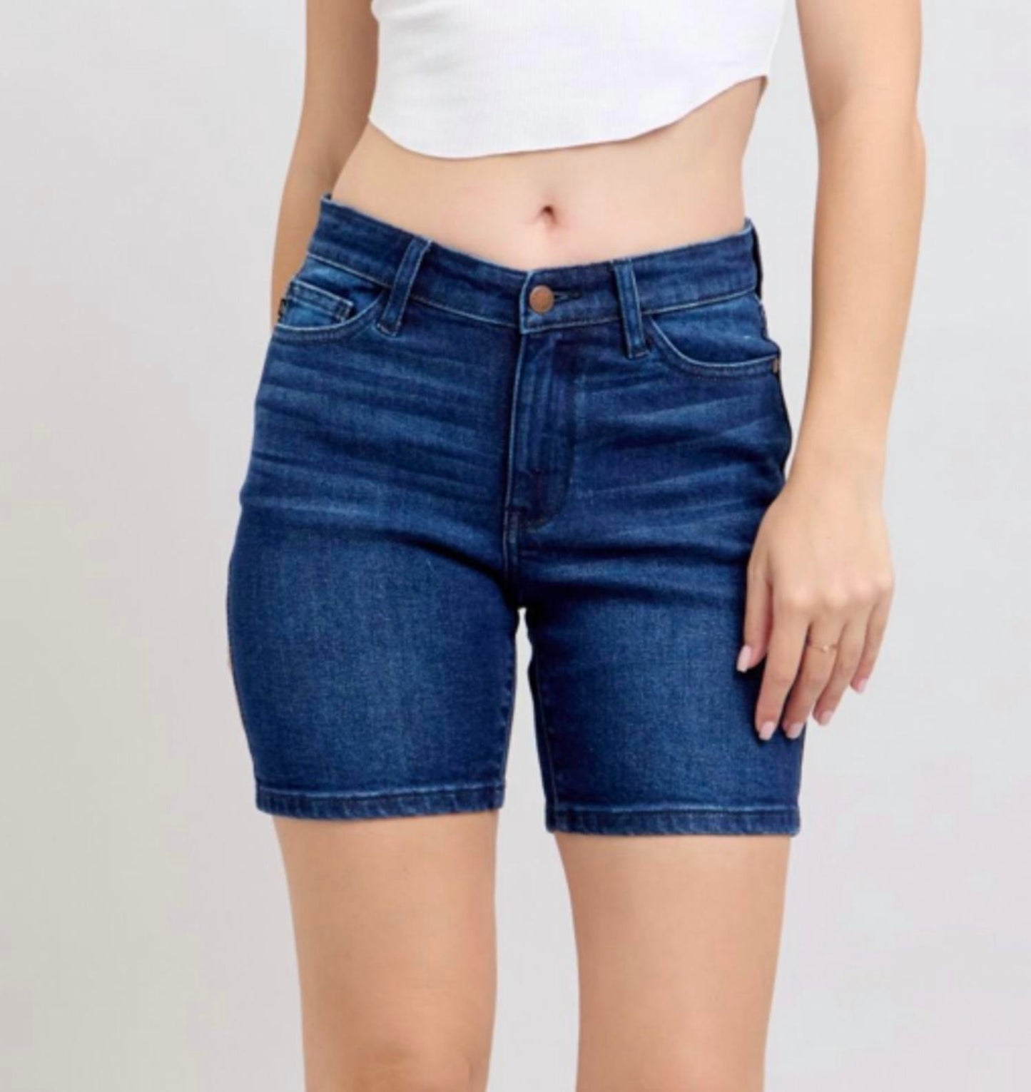 Judy Blue - V-Front Bermuda